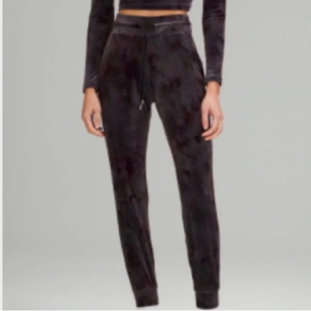 Lululemon Ready To Crush HR Velour Joggers